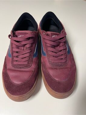 Vans Men's Low-Top Sneakers in Burgundy with Navy Stripe